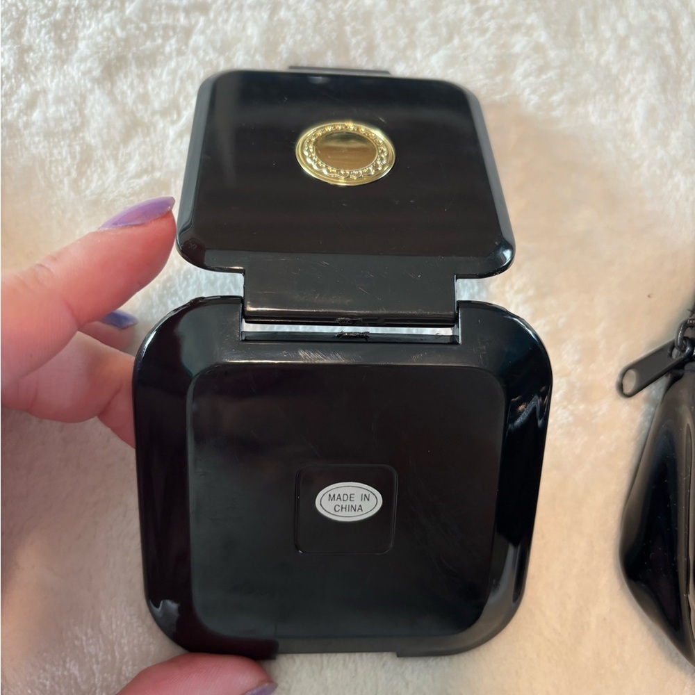 Vintage makeup set and mini pruse - Picture 6 of 9